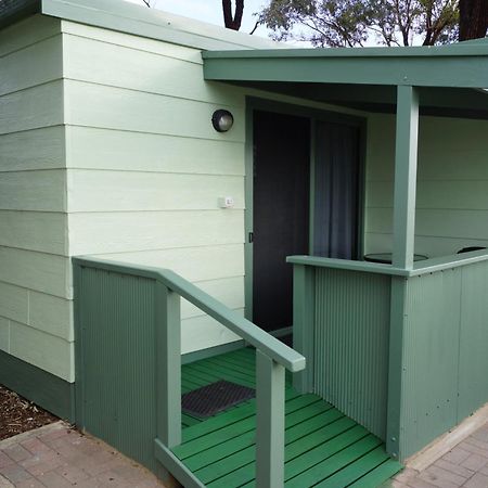 Lake Albert Caravan Park Otel Meningie Oda fotoğraf