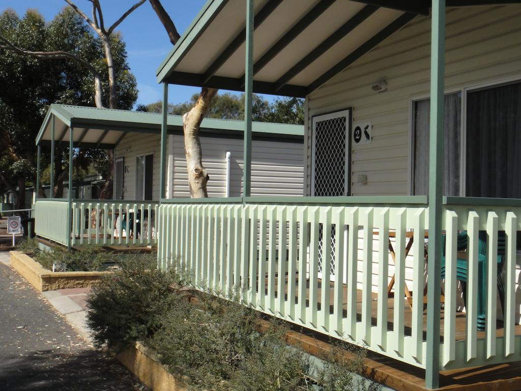 Lake Albert Caravan Park Otel Meningie Oda fotoğraf